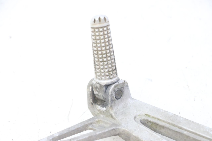 photo de REAR LEFT FOOTREST MOUNT YAMAHA TDR DELTABOX 125 (1993 - 2003)