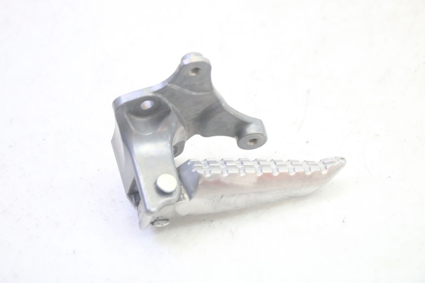 photo de REAR LEFT FOOTREST MOUNT YAMAHA TRICITY 300 (2020 - 2024) - Zoom on usage condition
