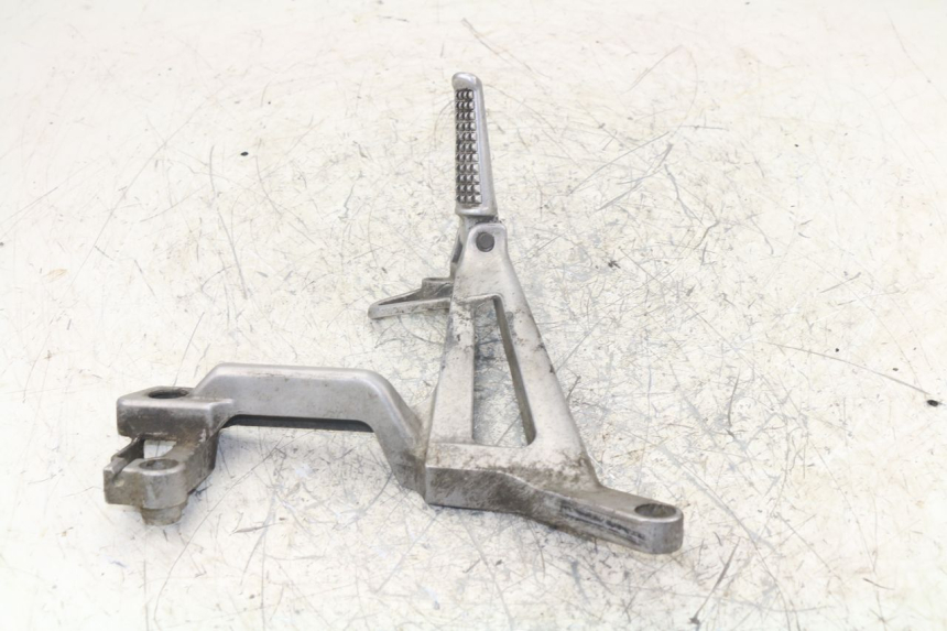photo de REAR LEFT FOOTREST MOUNT HONDA VFR 750 (1994 - 1997)