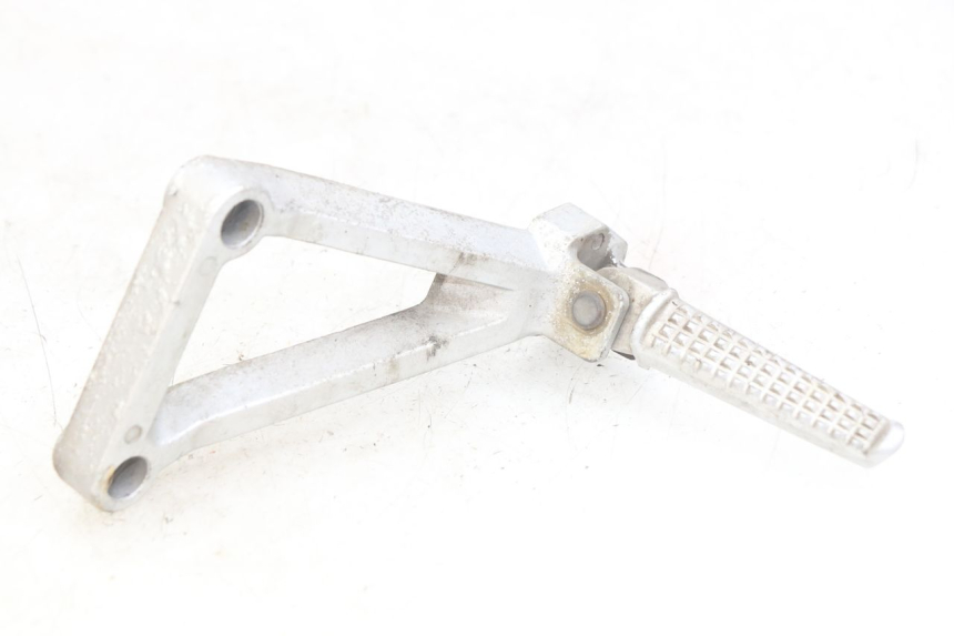 photo de LEFT REAR FOOTREST MOUNTING PLATE DAELIM VJ ROADWIN FI 125 (2008 - 2017)