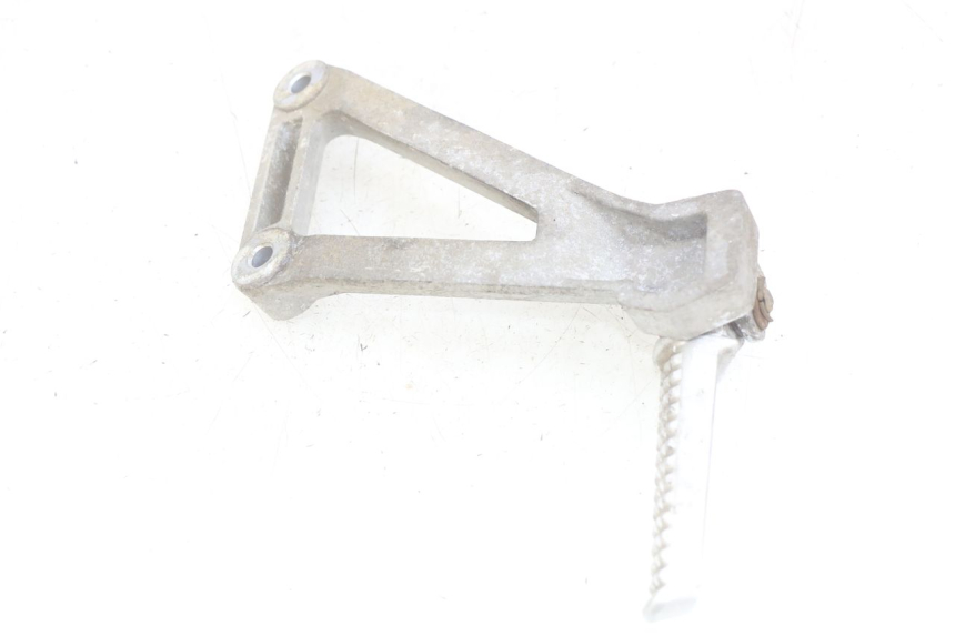 photo de LEFT REAR FOOTREST MOUNTING PLATE DAELIM VJ ROADWIN FI 125 (2008 - 2017)