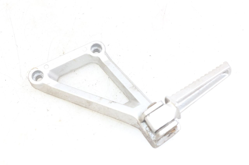 photo de LEFT REAR FOOTREST MOUNTING PLATE DAELIM VJ ROADWIN FI 125 (2008 - 2017)