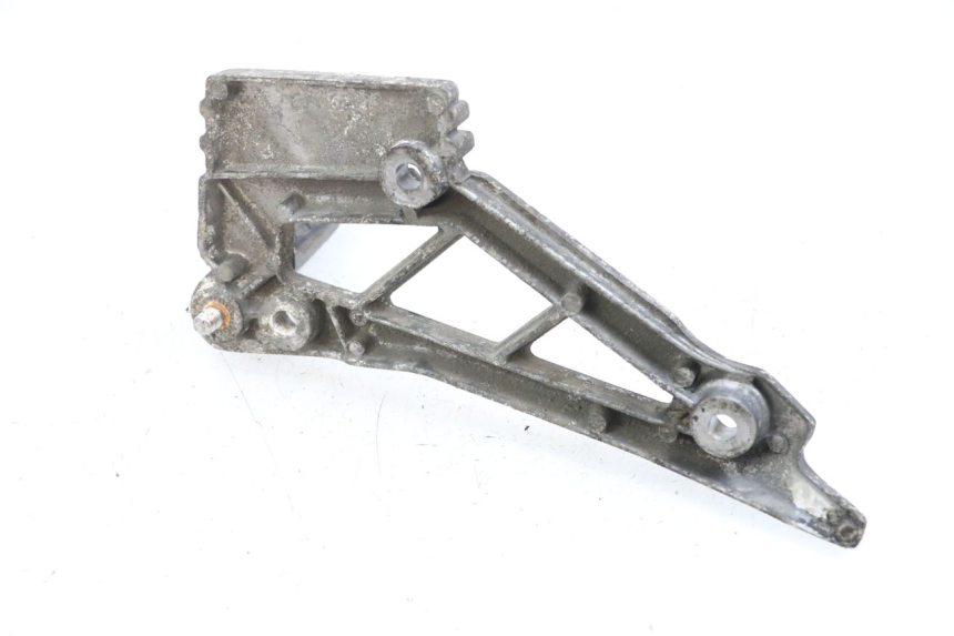 photo de REAR LEFT FOOTREST MOUNT YAMAHA XJ F 900 (1983 - 1994)