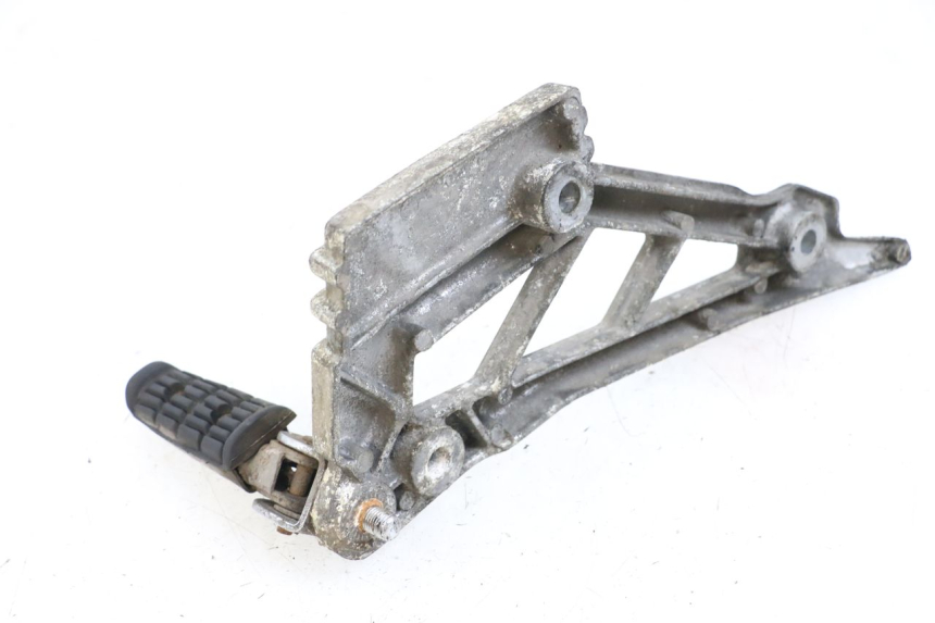 photo de REAR LEFT FOOTREST MOUNT YAMAHA XJ F 900 (1983 - 1994)