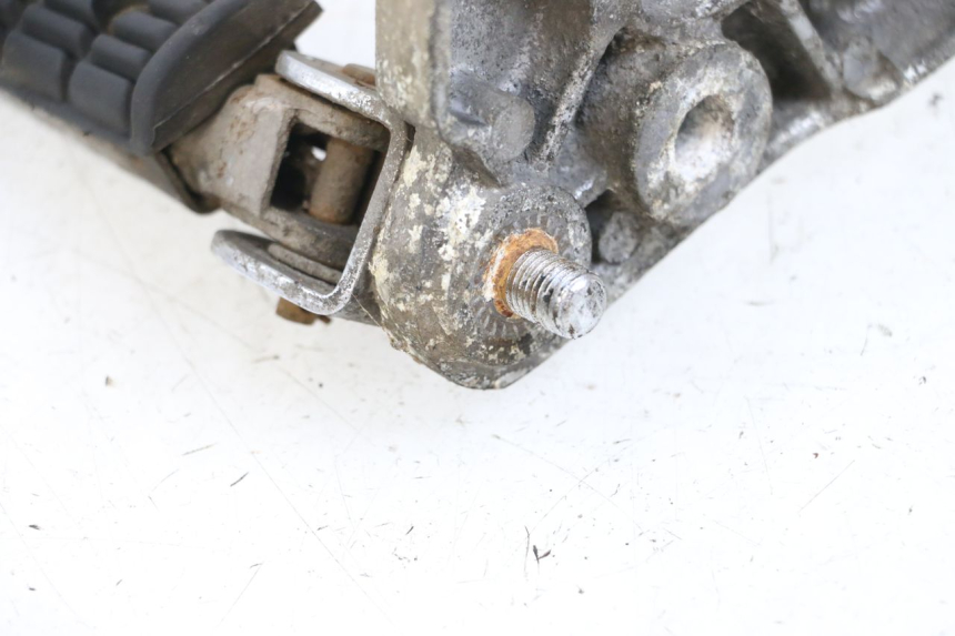 photo de REAR LEFT FOOTREST MOUNT YAMAHA XJ F 900 (1983 - 1994)