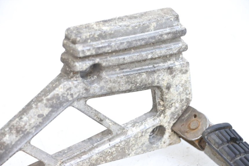 photo de REAR LEFT FOOTREST MOUNT YAMAHA XJ F 900 (1983 - 1994)