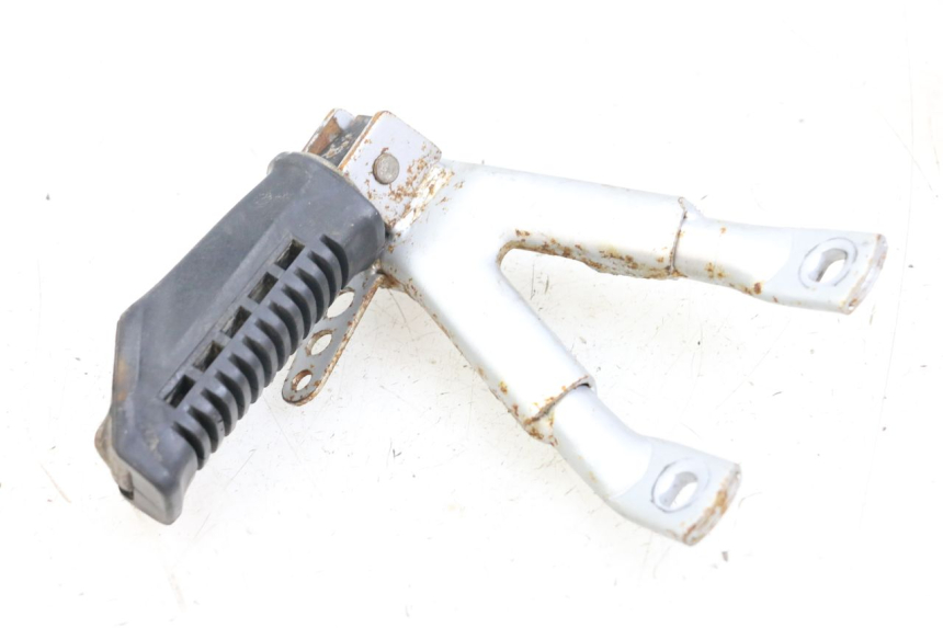 photo de REAR LEFT FOOTREST BRACKET HYOSUNG XRX 125 (2000 - 2008)
