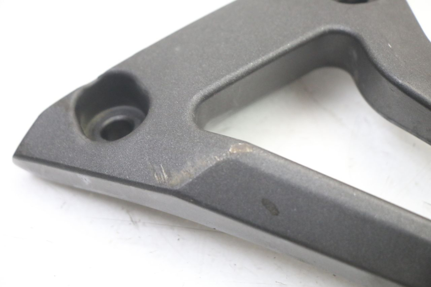 photo de REAR LEFT FOOTREST MOUNT YAMAHA FZ6 FAZER S2 600 (2007 - 2011)