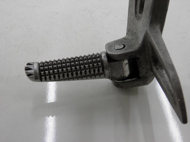 photo de REAR LEFT FOOTREST MOUNT YAMAHA TDR DELTABOX 125 (1993 - 2003)