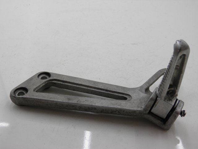 photo de REAR LEFT FOOTREST MOUNT YAMAHA TDR DELTABOX 125 (1993 - 2003)
