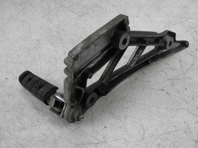 photo de REAR LEFT FOOTREST MOUNT YAMAHA XJ F 900 (1983 - 1994)