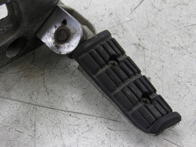 photo de REAR LEFT FOOTREST MOUNT YAMAHA XJ F 900 (1983 - 1994)