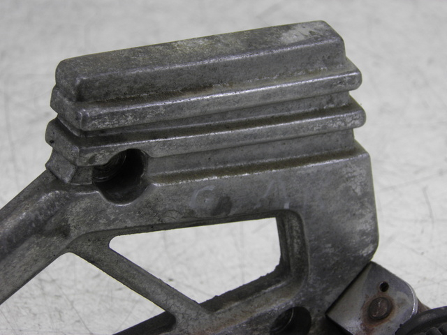 photo de REAR LEFT FOOTREST MOUNT YAMAHA XJ F 900 (1983 - 1994)