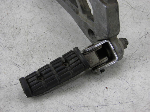 photo de REAR LEFT FOOTREST MOUNT YAMAHA XJ F 900 (1983 - 1994)