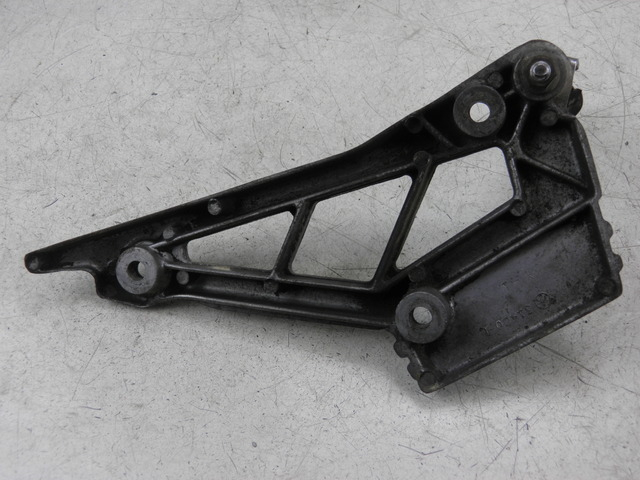 photo de REAR LEFT FOOTREST MOUNT YAMAHA XJ F 900 (1983 - 1994)