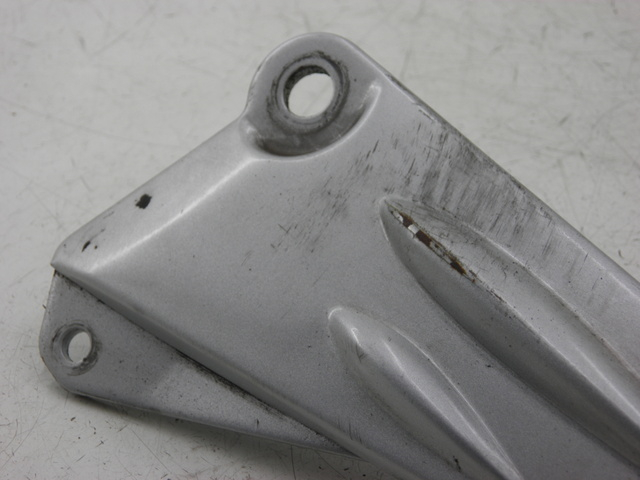 photo de REAR LEFT FOOTREST MOUNT YAMAHA YBR CUSTOM 125 (2008 - 2010) - Product overview