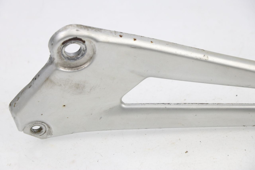 photo de REAR LEFT FOOTREST MOUNT YAMAHA YBR 125 (2004 - 2006)