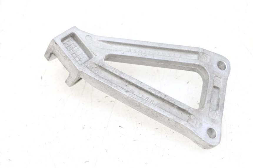 photo de REAR LEFT FOOTREST MOUNT KAWASAKI ZR 7 750 (1999 - 2001) - Zoom on usage condition