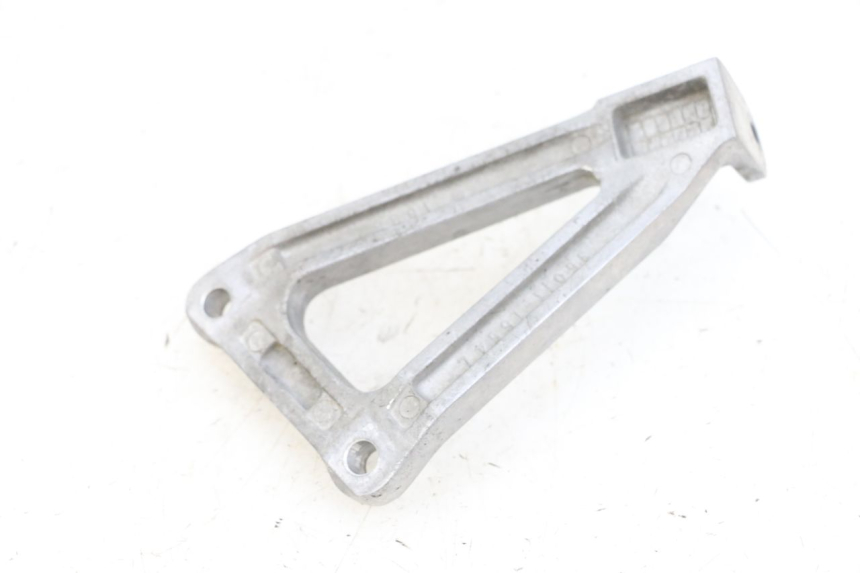 photo de REAR LEFT FOOTREST MOUNT KAWASAKI ZR 7 750 (1999 - 2001) - Alternative perspective