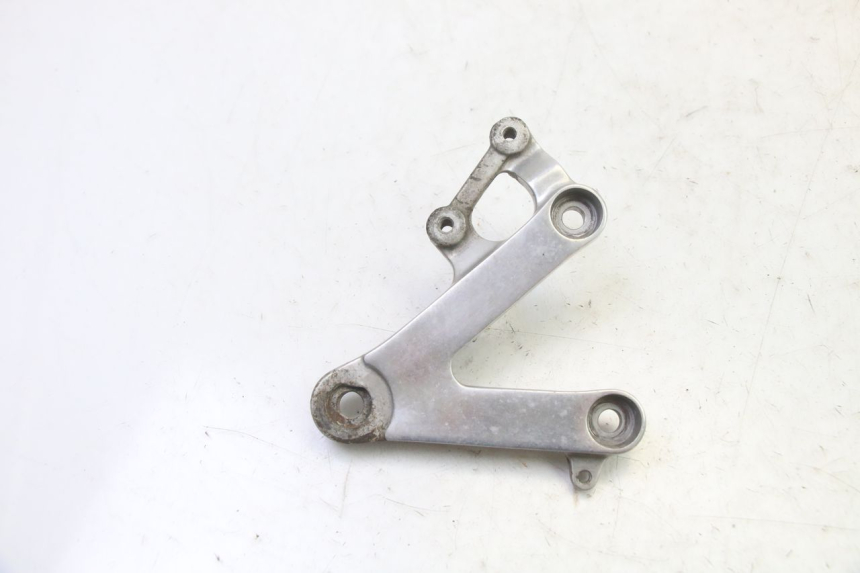 photo de FRONT RIGHT FOOTREST MOUNT HONDA CBR RR FIREBLADE 900 (1992 - 1994)