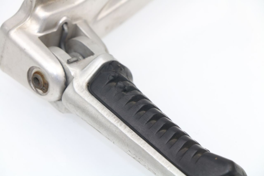 photo de FRONT RIGHT FOOTREST MOUNT DUCATI ST2 944 (1997 - 2003)