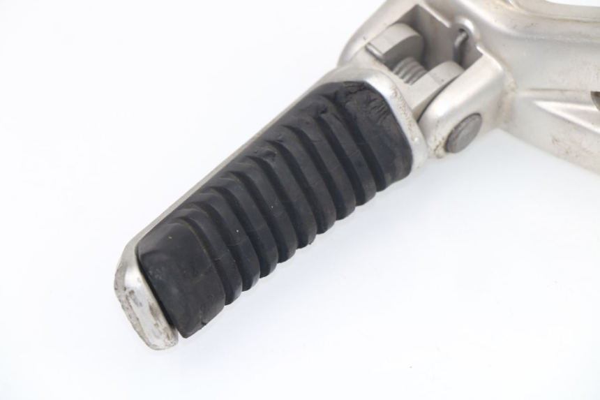 photo de FRONT RIGHT FOOTREST MOUNT DUCATI ST2 944 (1997 - 2003)