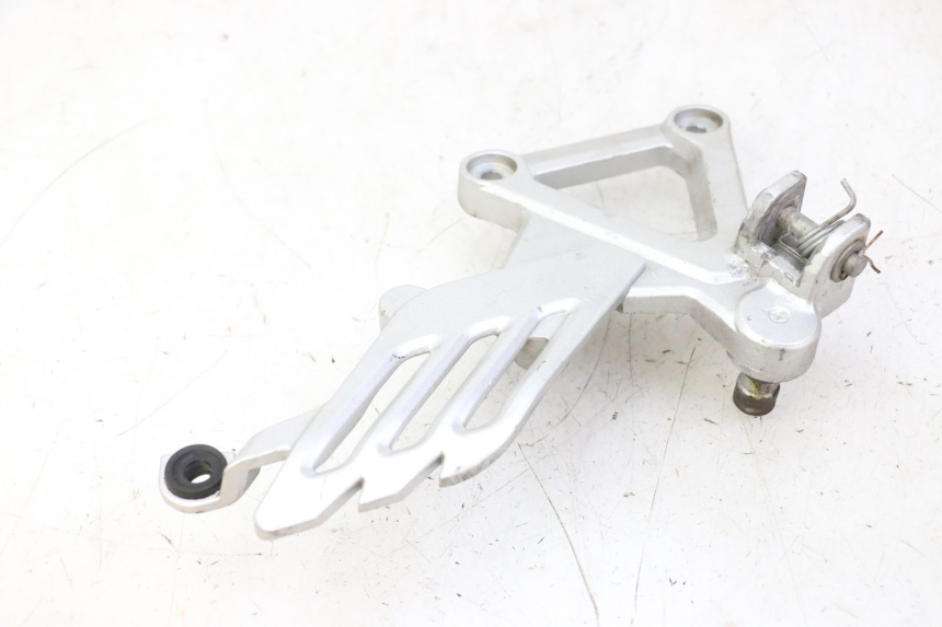 photo de FRONT RIGHT FOOTREST MOUNT STAHO FH 50 (2018 - 2019)