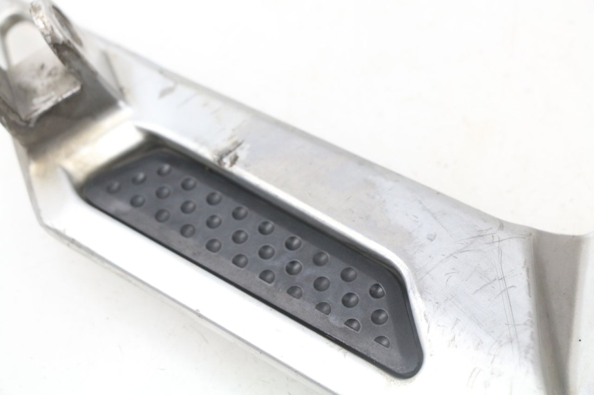 photo de FRONT RIGHT FOOTREST MOUNTING PLATE YAMAHA FJR ABS 1300 (2006 - 2012)
