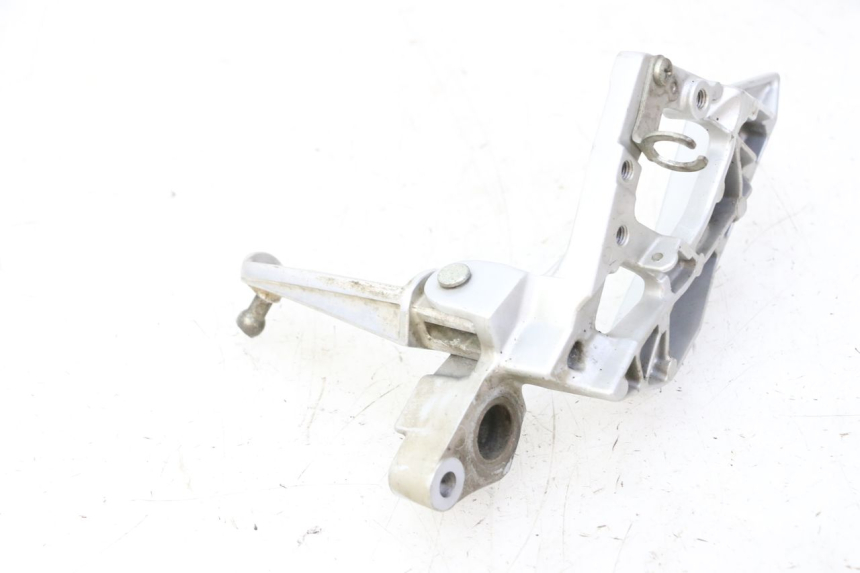 photo de RIGHT FRONT FOOTREST BRACKET YAMAHA FJR ABS 1300 (2016 - 2020)