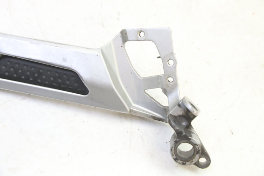 photo de FRONT RIGHT FOOTREST MOUNTING PLATE YAMAHA FJR ABS 1300 (2006 - 2012)