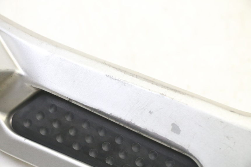 photo de FRONT RIGHT FOOTREST MOUNTING PLATE YAMAHA FJR ABS 1300 (2006 - 2012)