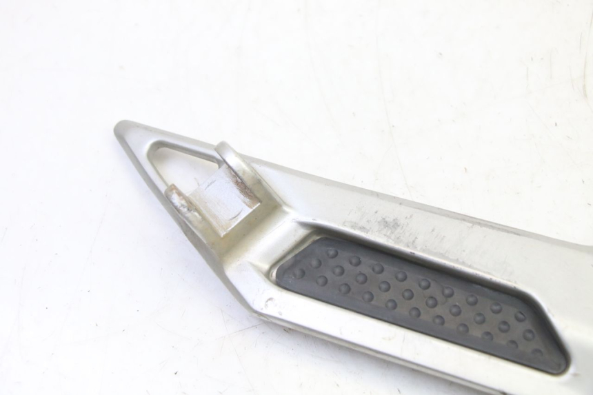 photo de FRONT RIGHT FOOTREST MOUNTING PLATE YAMAHA FJR ABS 1300 (2006 - 2012)