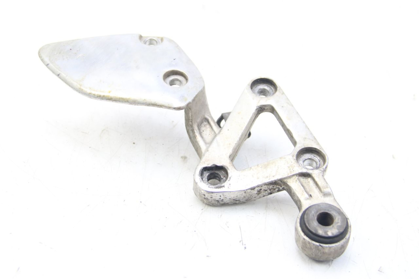 photo de RIGHT FRONT FOOTREST BRACKET YAMAHA FZS FAZER 600 (2001 - 2003)