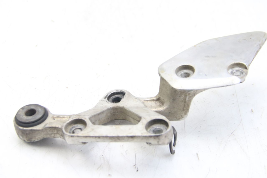 photo de RIGHT FRONT FOOTREST BRACKET YAMAHA FZS FAZER 600 (2001 - 2003)