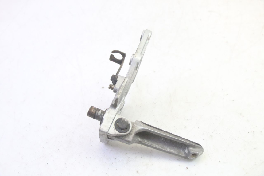 photo de FRONT RIGHT FOOTREST MOUNT KAWASAKI GPX R WARBIRD 600 (1988 - 1993) - Fixing points details