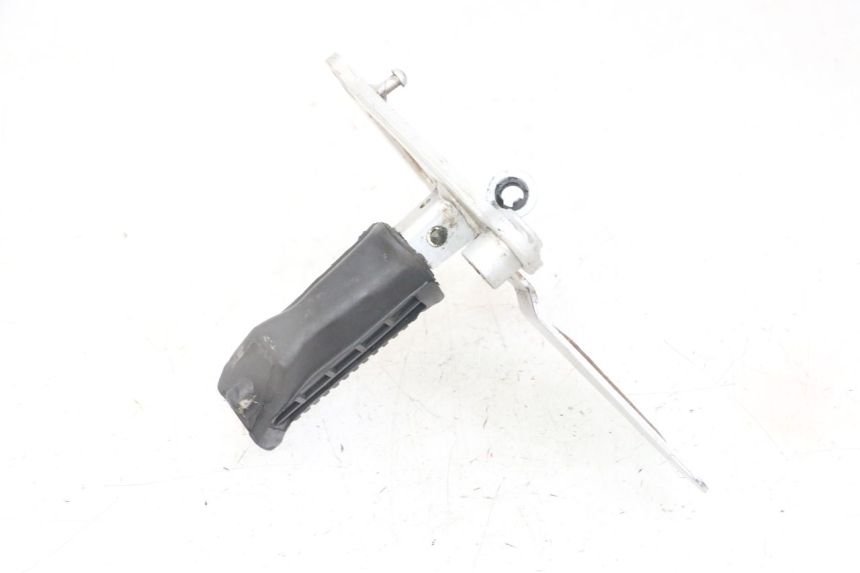 photo de FRONT RIGHT FOOTREST MOUNT SUZUKI GS GSE 500 (2001 - 2003)