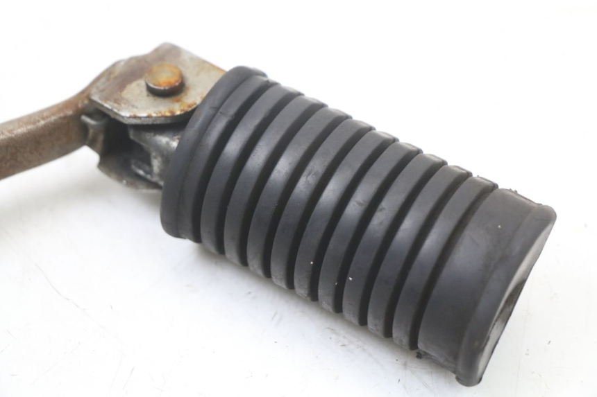 photo de FRONT RIGHT FOOTREST MOUNT SUZUKI GSX E 250 (1982 - 1983)