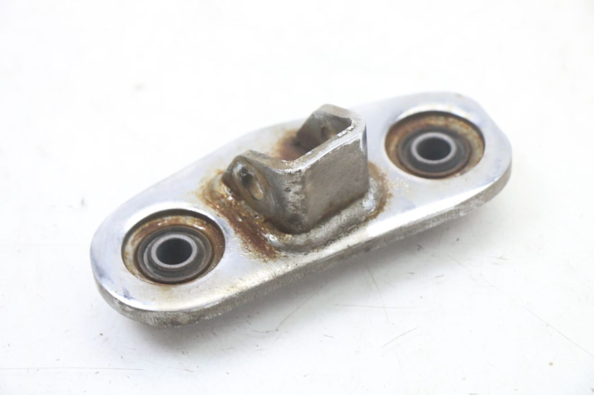 photo de FRONT RIGHT FOOTREST MOUNT HONDA VT C2 SHADOW 750 (1997 - 2001)