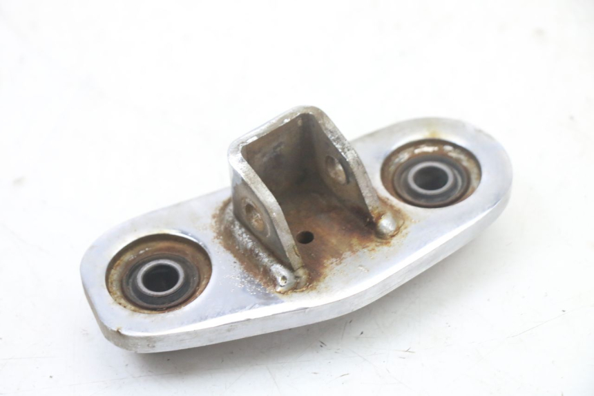 photo de FRONT RIGHT FOOTREST MOUNT HONDA VT C2 SHADOW 750 (1997 - 2001)