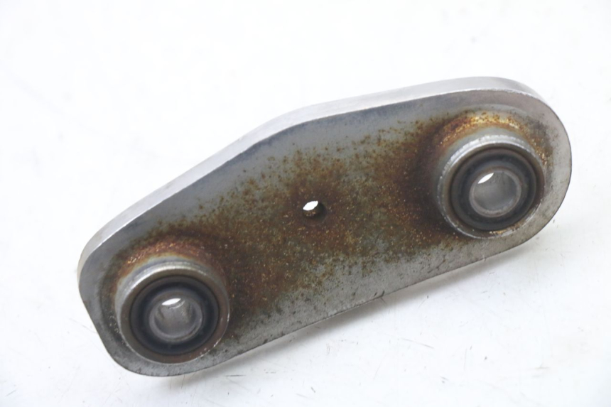 photo de FRONT RIGHT FOOTREST MOUNT HONDA VT C2 SHADOW 750 (1997 - 2001)