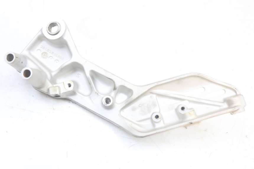 photo de FRONT RIGHT FOOTREST MOUNT HUSQVARNA SVARTPILEN 401 (2018 - 2023)