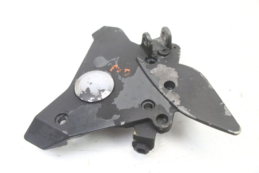 photo de FRONT RIGHT FOOTREST MOUNT KAWASAKI ZR7 ZR-7 S 750 (1999 - 2004)