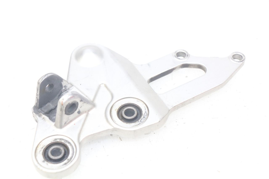 photo de RIGHT FRONT FOOTREST BRACKET YAMAHA MT-07 MT07 ABS 700 (2014 - 2017)