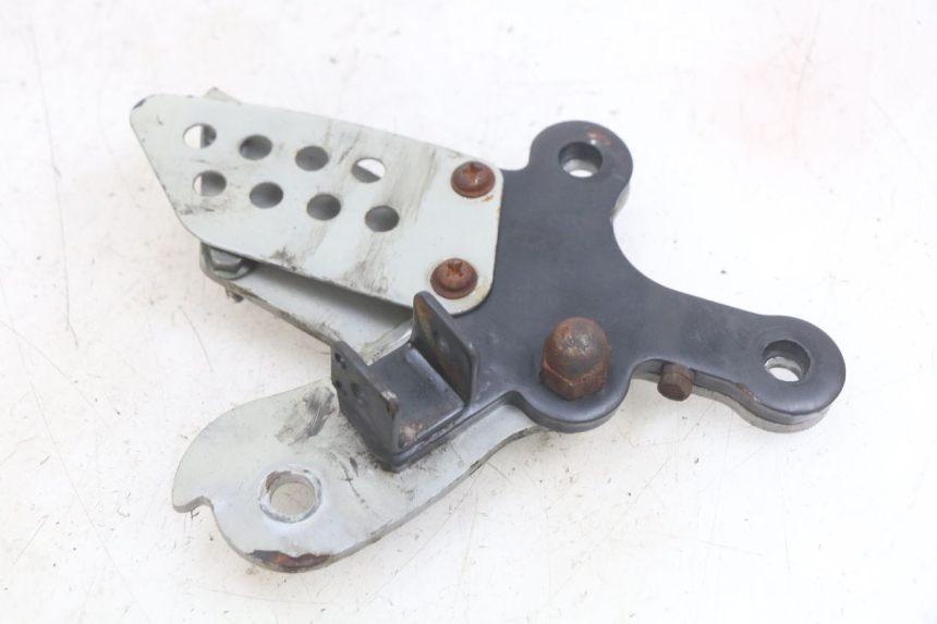 photo de RIGHT FRONT FOOTREST BRACKET YAMASAKI ROADSTER 50 (2013 - 2018)