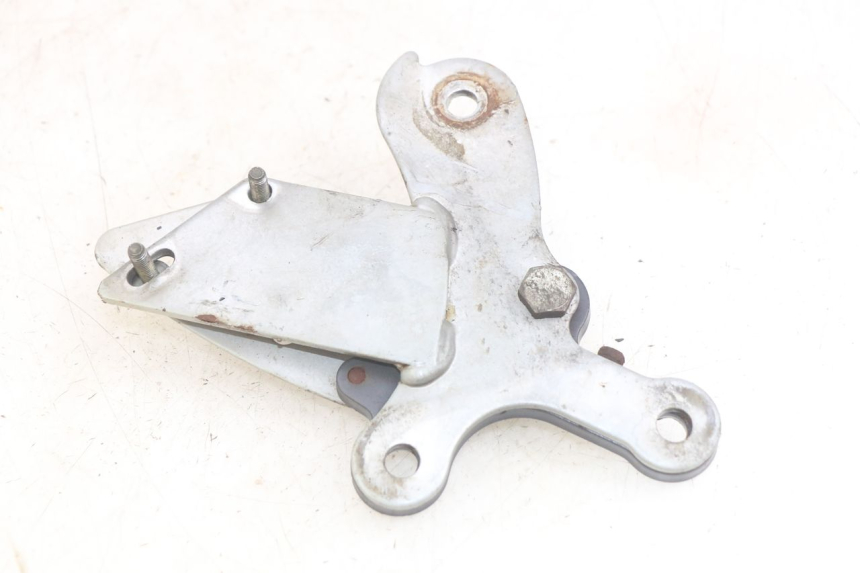 photo de RIGHT FRONT FOOTREST BRACKET YAMASAKI ROADSTER 50 (2013 - 2018)