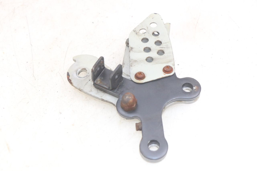 photo de RIGHT FRONT FOOTREST BRACKET YAMASAKI ROADSTER 50 (2013 - 2018)