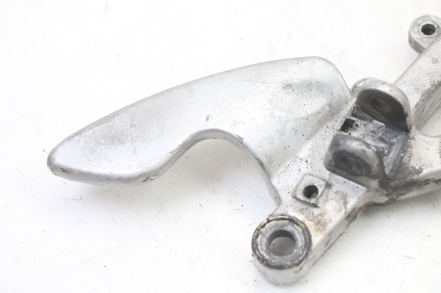 photo de FRONT RIGHT FOOTREST MOUNT APRILIA RS 50 (1999 - 2005)