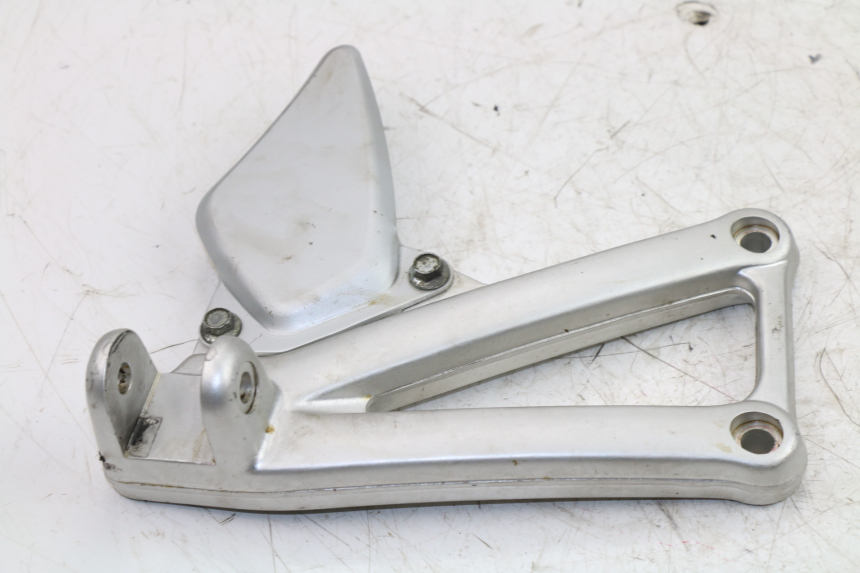 photo de FRONT RIGHT FOOTREST MOUNT DUCATI ST3 992 (2006 - 2008) - Zoom on usage condition