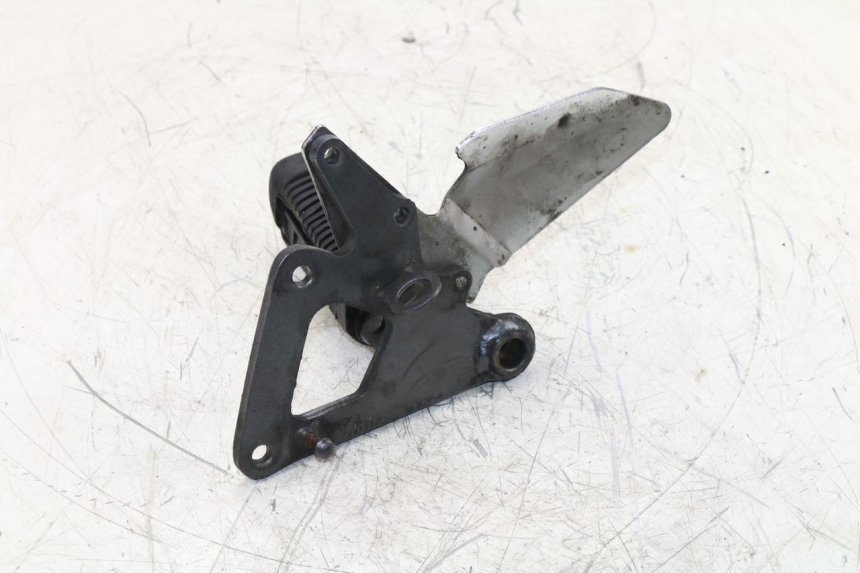 photo de FRONT RIGHT FOOTREST MOUNT SUZUKI GS / GSE 500 (1990 - 2000)