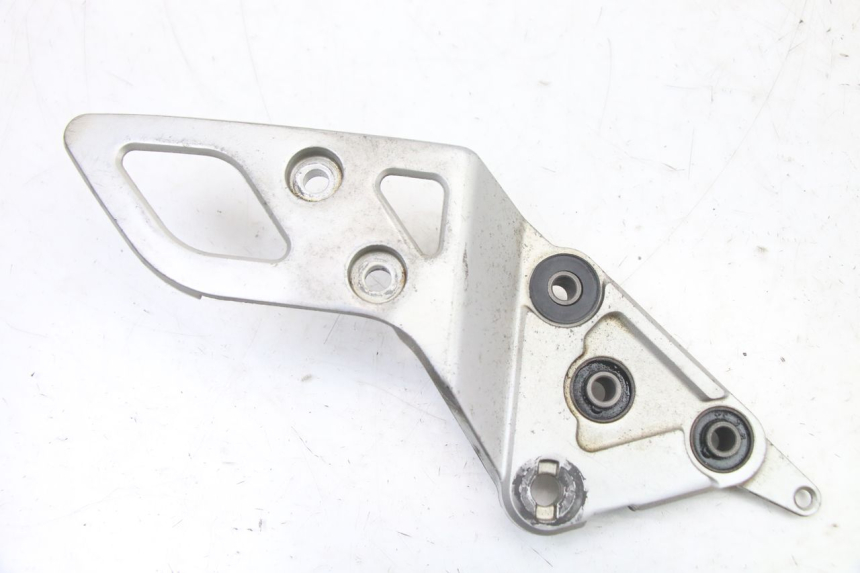 photo de FRONT RIGHT FOOTREST MOUNT SUZUKI GSX F GSXF 650 (2007 - 2015)